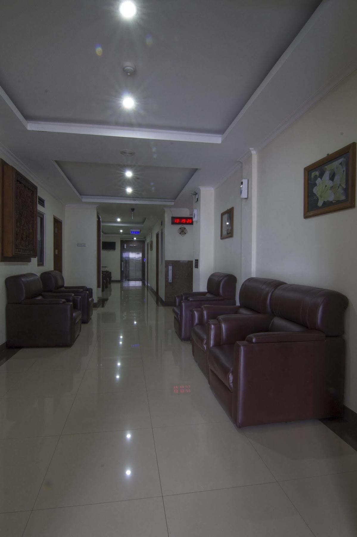 Hotel House Of Arsonia Tulip à Jakarta Extérieur photo