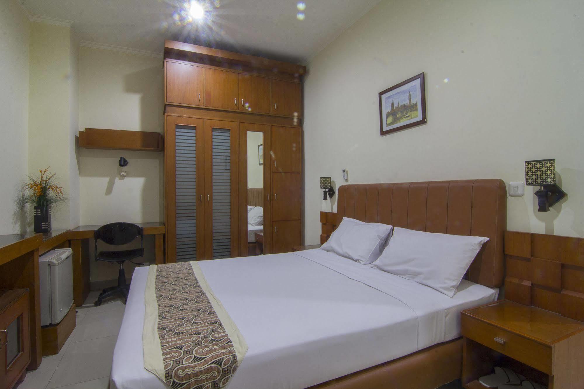 Hotel House Of Arsonia Tulip à Jakarta Extérieur photo