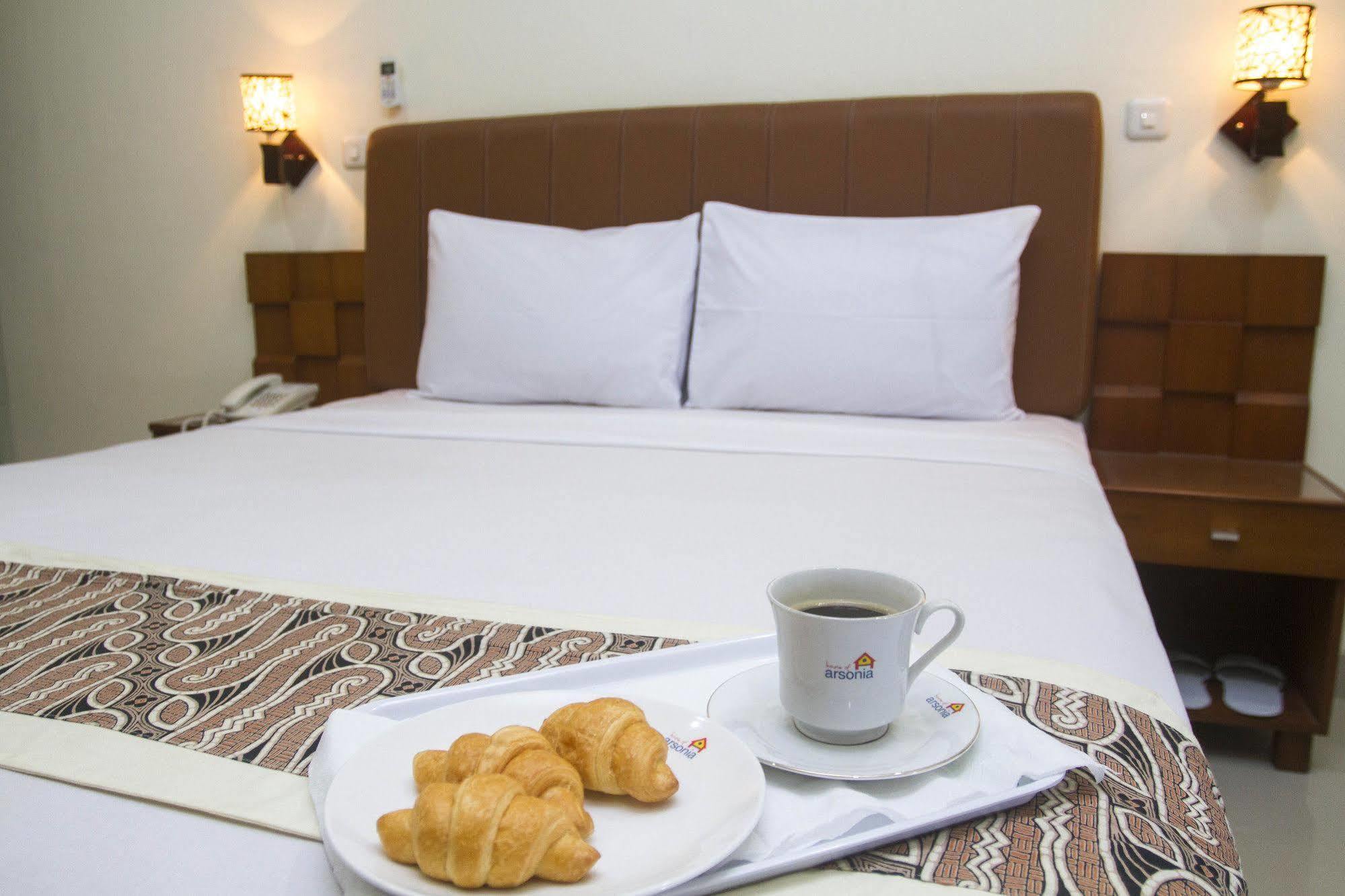 Hotel House Of Arsonia Tulip à Jakarta Extérieur photo