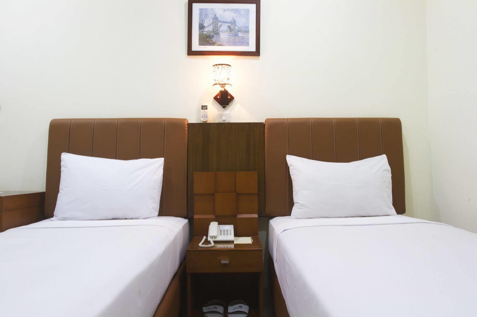 Hotel House Of Arsonia Tulip à Jakarta Extérieur photo